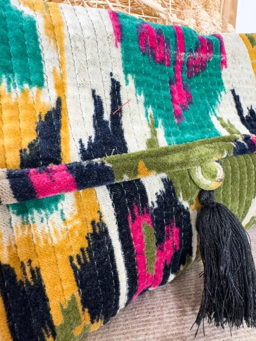 Bolso sobre antelina beige estampado asimétrico colores