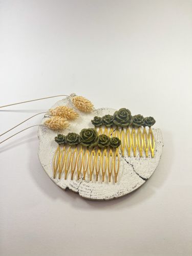 Peinecillo resina 5 rosas verde musgo