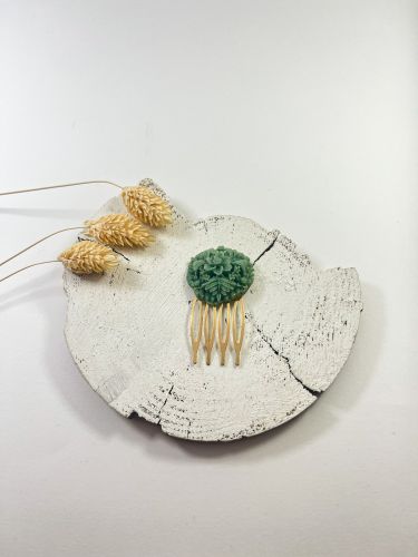 Peinecillo resina botón floral verde menta