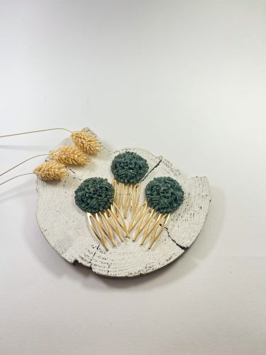 Peinecillo resina botón floral verde musgo