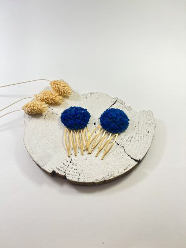 Peinecillo resina botón floral azul añil
