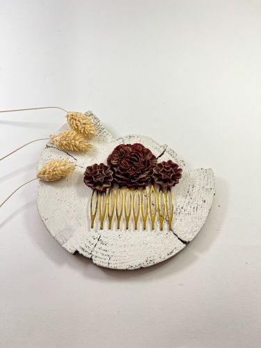 Peinecillo resina rosa y dos flores burdeos y dorado