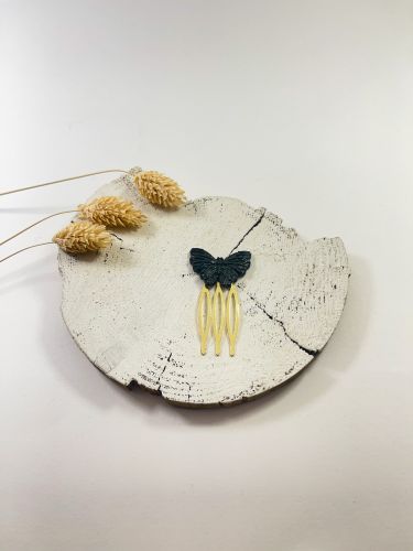 Peinecillo resina mini mariposa negra