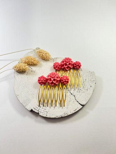 Peinecillo resina 3 flores rosa chicle