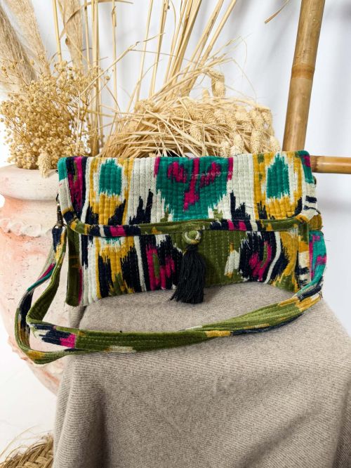 Bolso sobre antelina beige estampado asimétrico colores