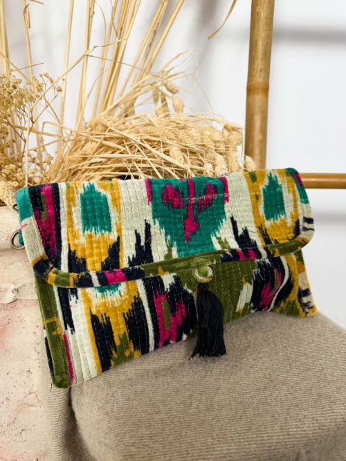 Bolso sobre antelina beige estampado asimétrico colores