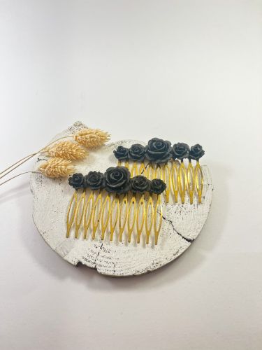 Peinecillo resina 5 rosas negro