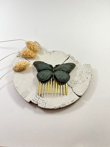 Peinecillo resina mariposa gris
