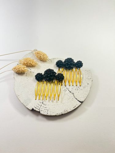 Peinecillo resina 3 flores negro