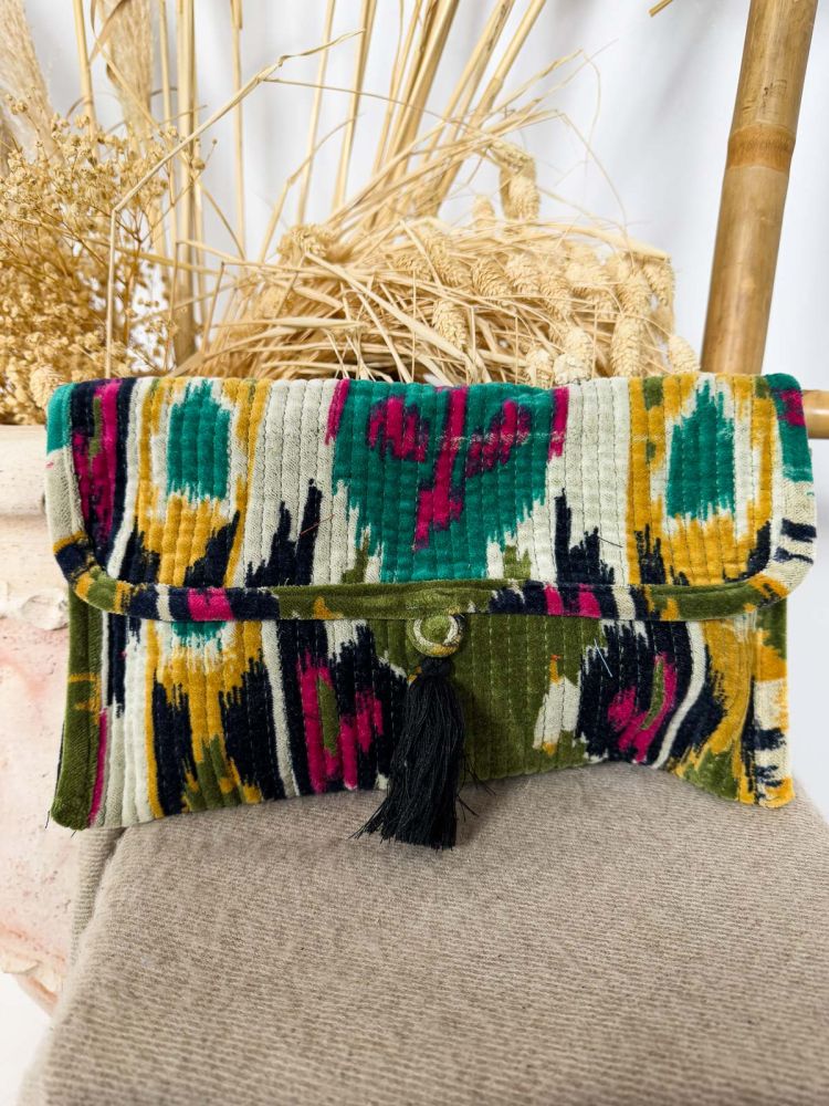 Bolso sobre antelina beige estampado...