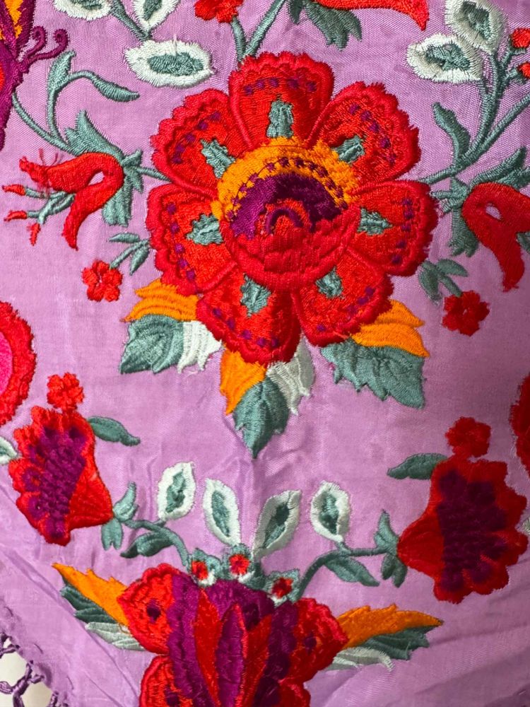 Mantón seda Araceli niña malva