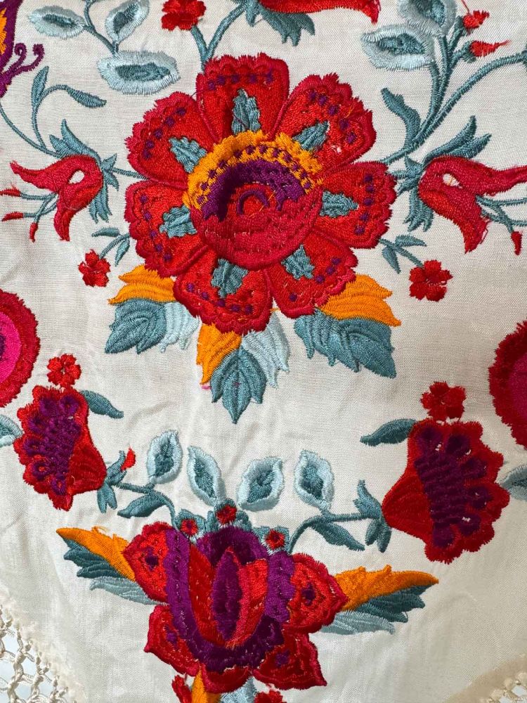 Mantón seda Araceli niña crudo