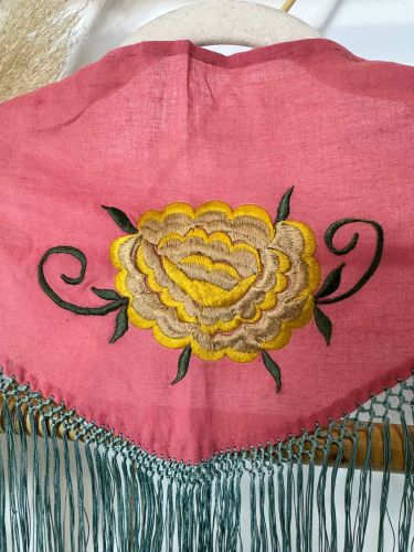 Mantón de seda niña Sole rosa y verde 2