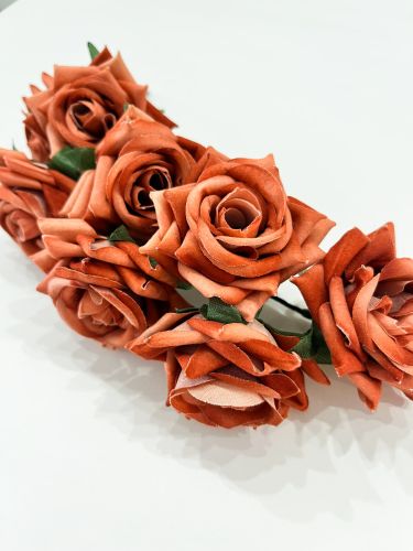 Corona 8 rosas terciopelo caldera 2