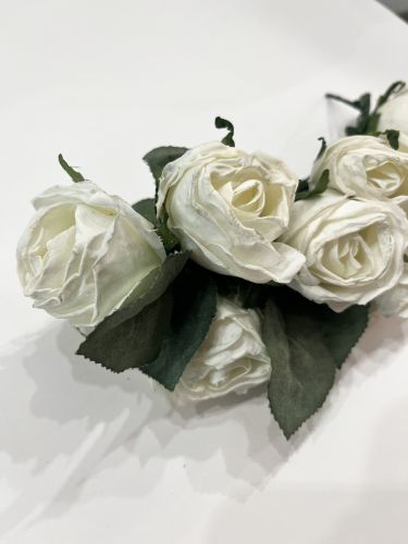 Corona mini rosas capullos blancas