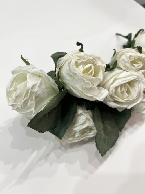 Corona mini rosas capullos blancas