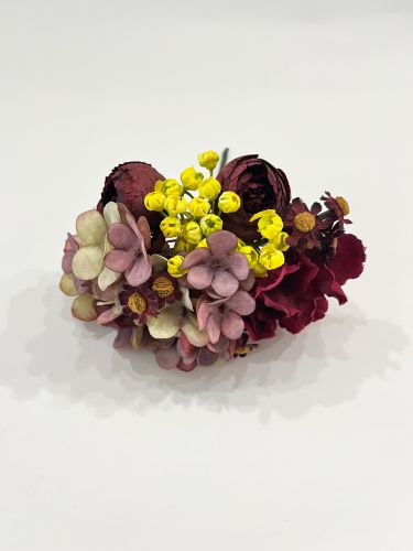 Ramillete variedad de flores burdeos y amarillo fluor