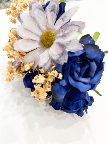 Ramillete azul eléctrico, paniculata y margaritas azul 2