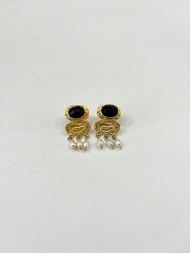 Pendiente Chetana negro y 3 perlas