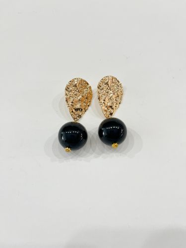 Pendiente pallamén gota dorada con relieve y bola negra