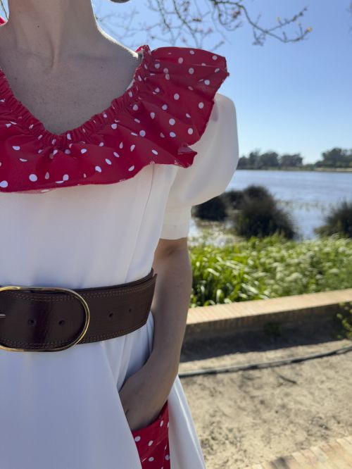 Cinturón ancho 7,5 cm color castaño con hebilla ovalada color oro