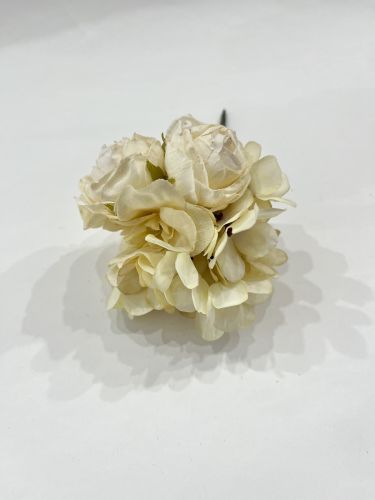 Ramillete pequeño blanco roto