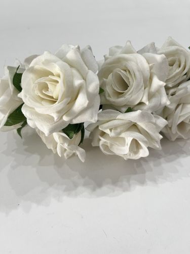 Corona 8 rosas terciopelo blanca 2