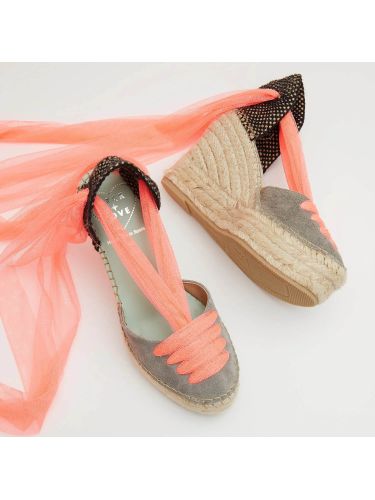 Espardeña meridia121 color níquel y coral flúor  STAR LOVE