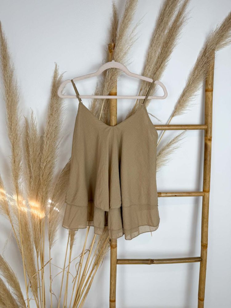 Blusa camel tirantes doble volante