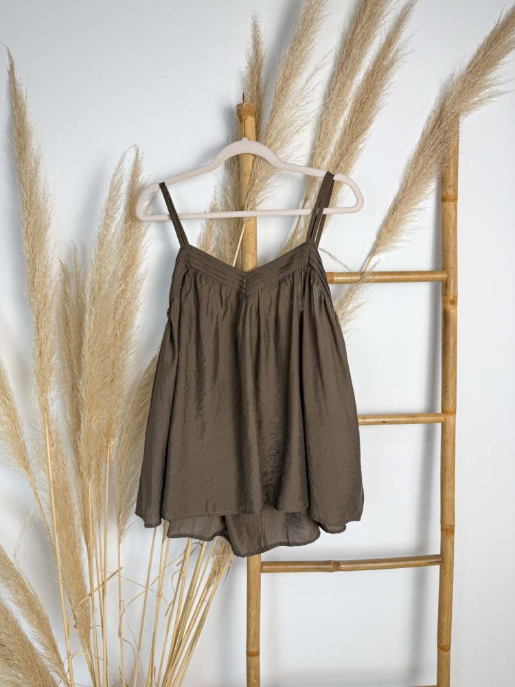Blusa marrón chocolate tirantes escote pico