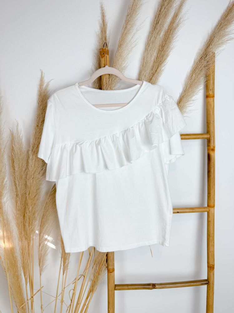 Camiseta blanca volante diagonal