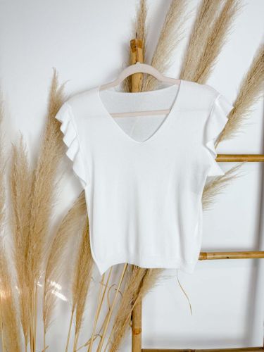 Top de hilo blanco volante sisa escote pico