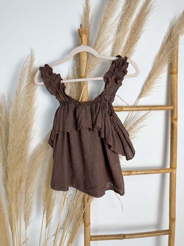 Blusa lino marrón tirante volantito y hondulina  al tono