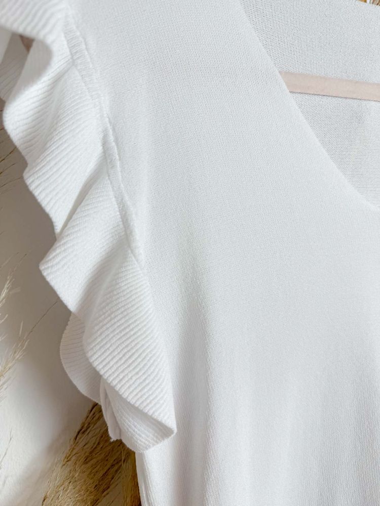 Top de hilo blanco volante sisa...