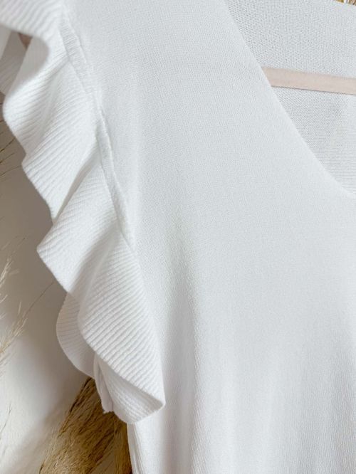 Top de hilo blanco volante sisa escote pico