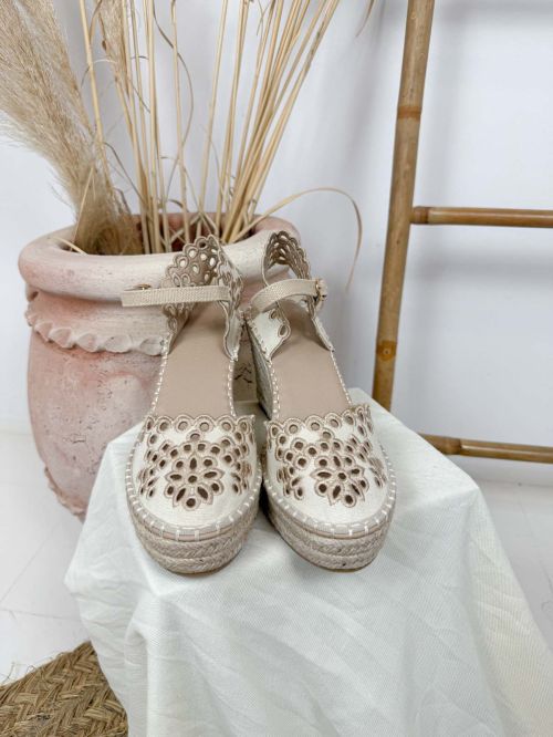 Espardeña CF-5245 beige troquelada