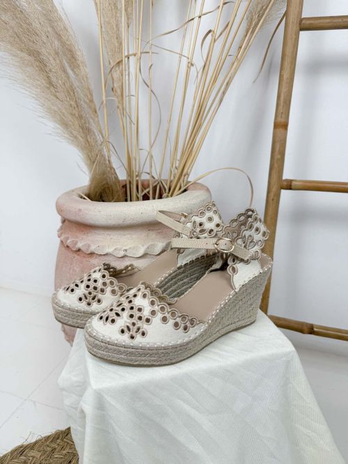 Espardeña CF-5245 beige troquelada