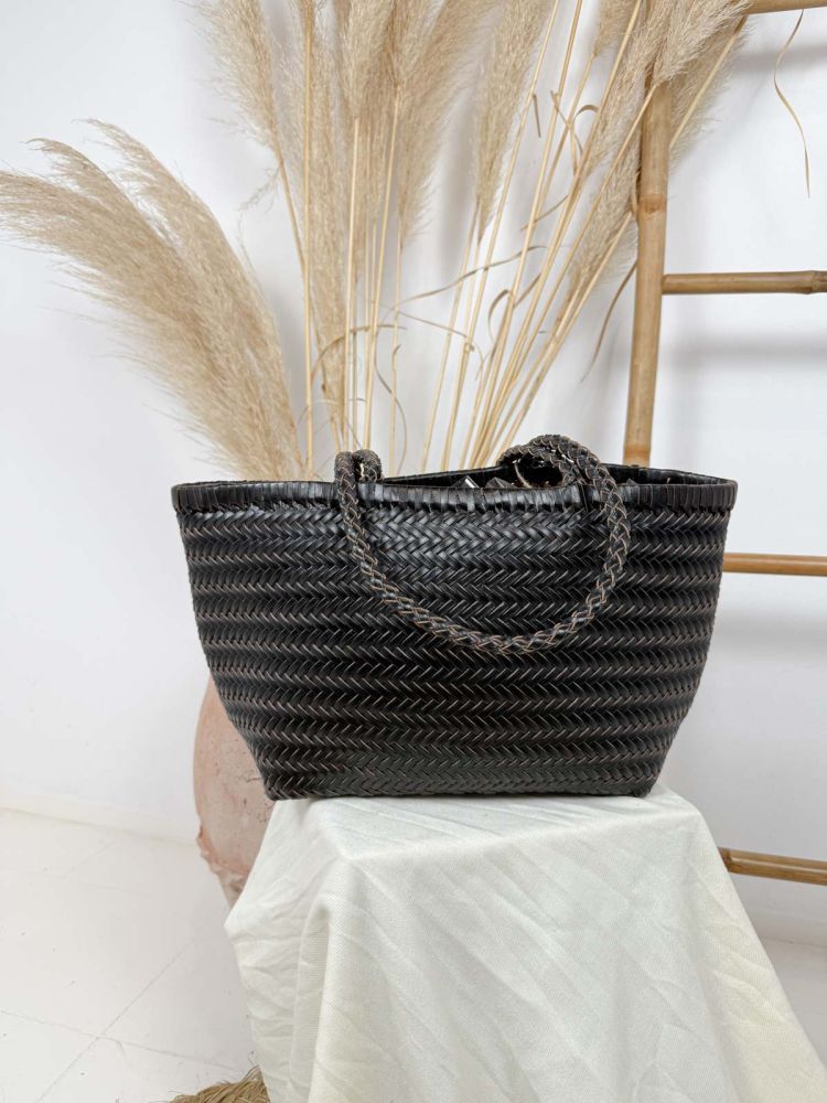 Bolso de piel oscuro trenzado horizontal