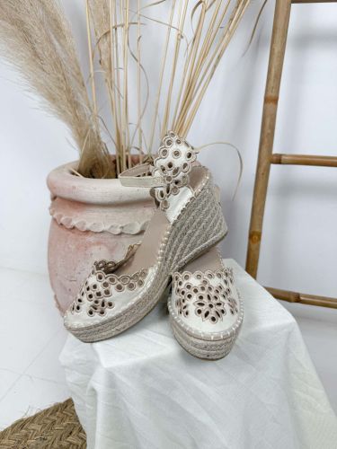 Espardeña CF-5245 beige troquelada