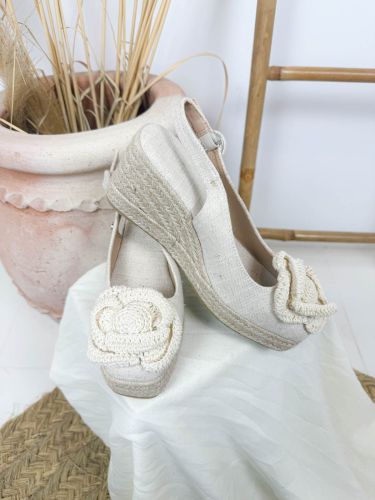 Espardeña beige flor de crochet