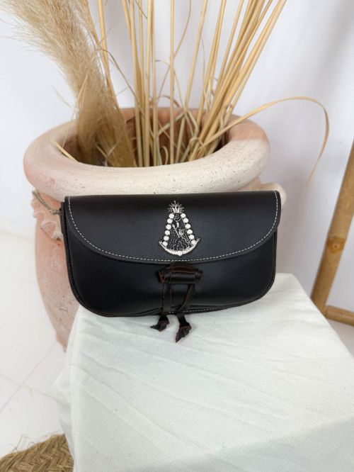 Riñonera de piel marrón oscuro Virgen del Rocío bordada