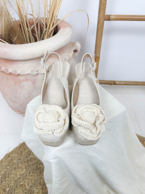 Espardeña beige flor de crochet
