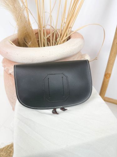 Riñonera de piel marrón oscuro Virgen del Rocío bordada 2