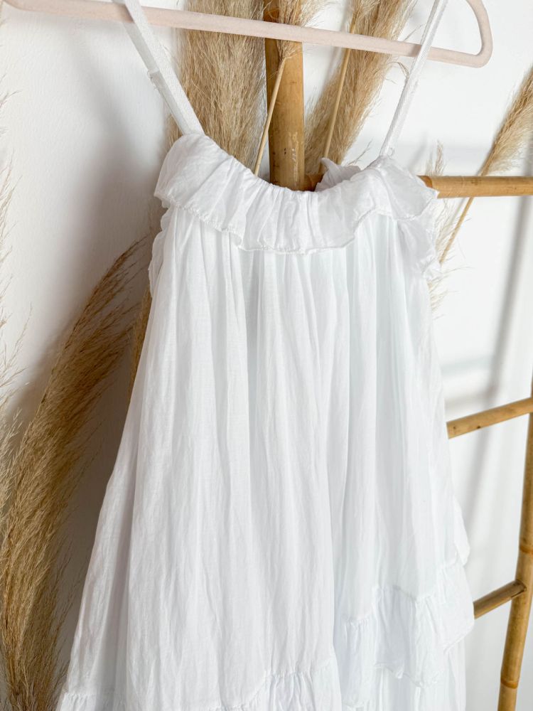 Vestido blanco de tirantes volantito...