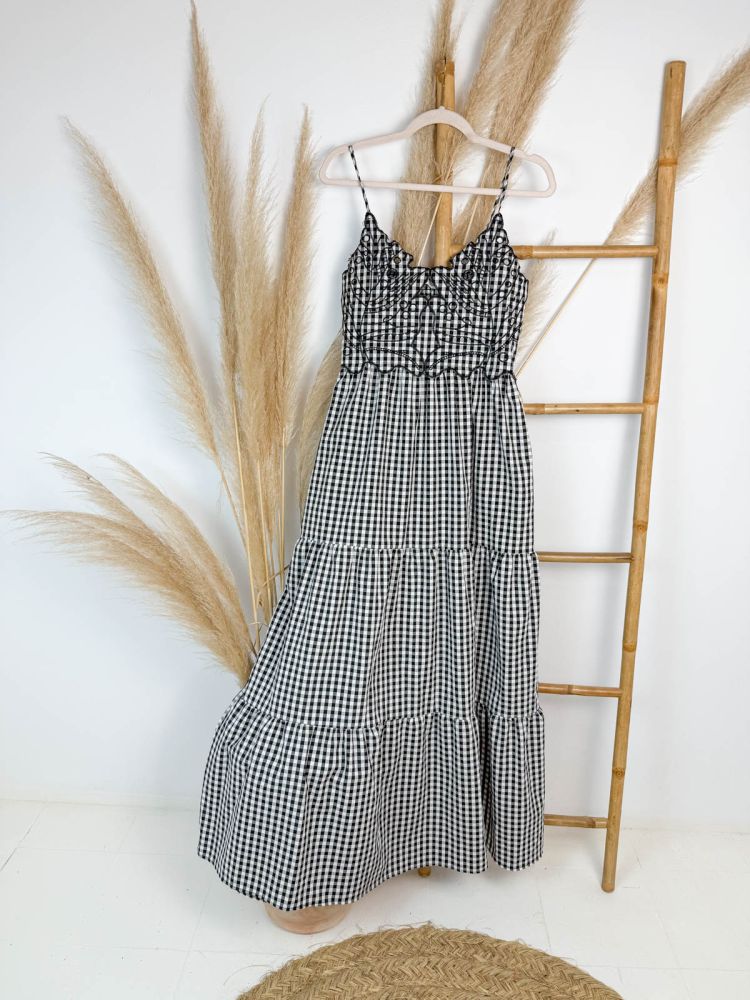 Vestido vichy negro y blanco bordado en negro