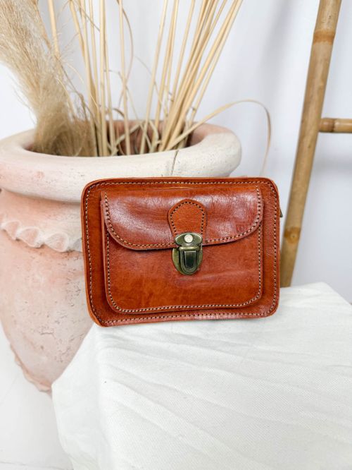 Riñonera de piel avellana cuadrado cremallera