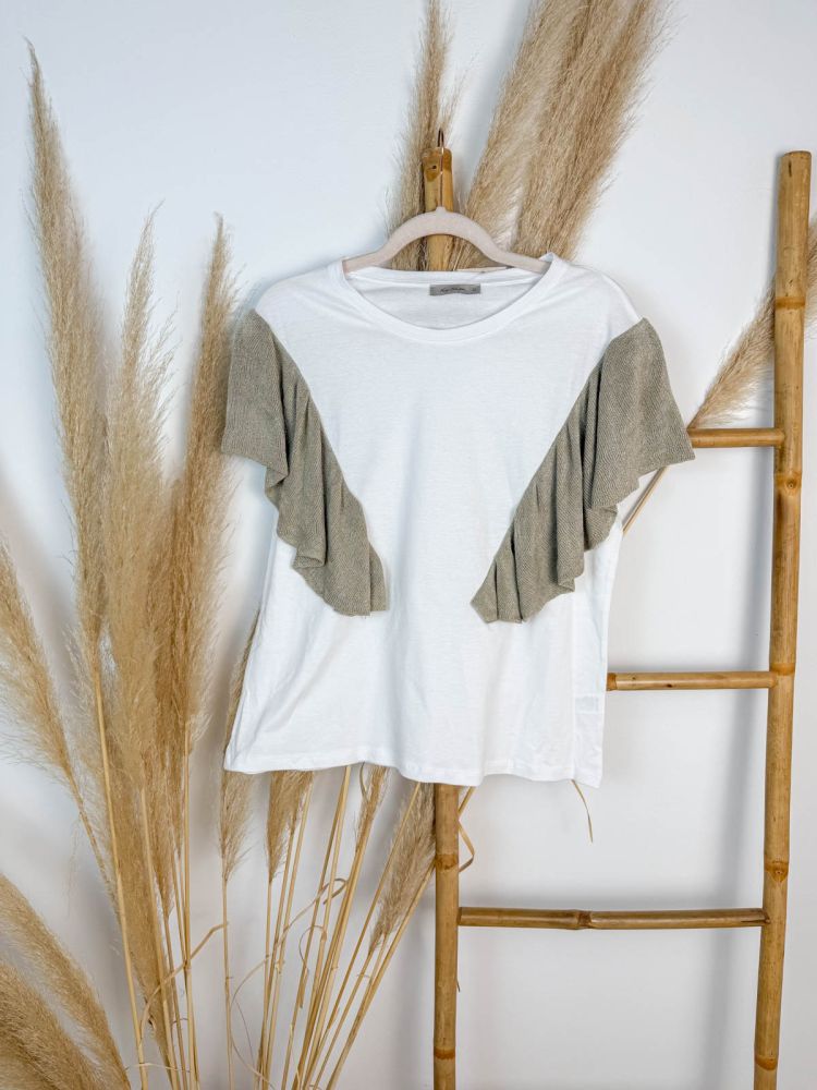 Camiseta blanca volante hombros dorado