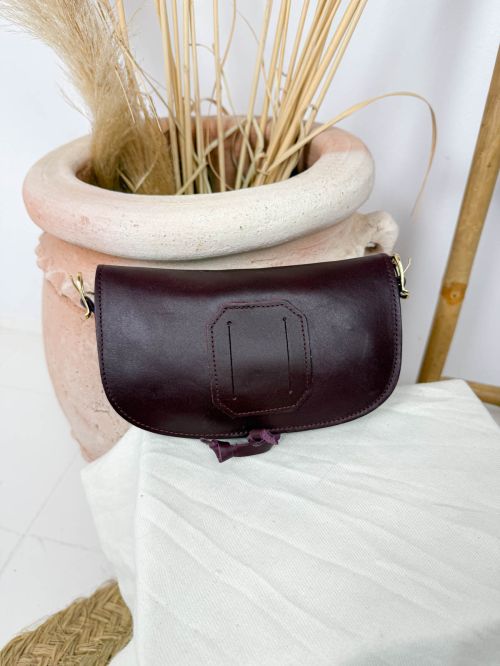 Riñonera de piel cereza con filete dorado