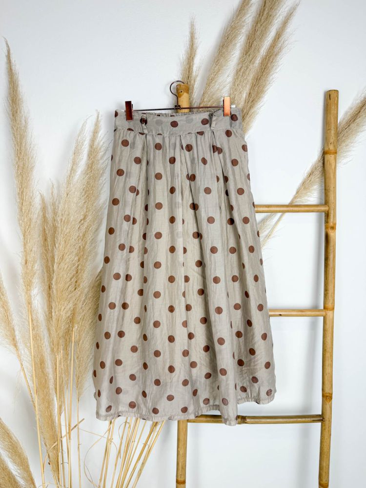 Falda topo con lunares marrones