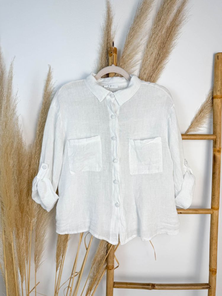 Blusa lino blanca bolsillos cuadrados botones forrados
